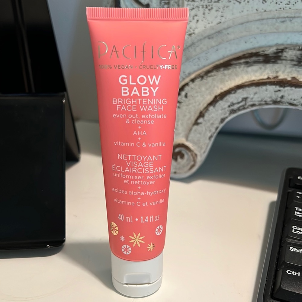 Glow Baby brightening face wash